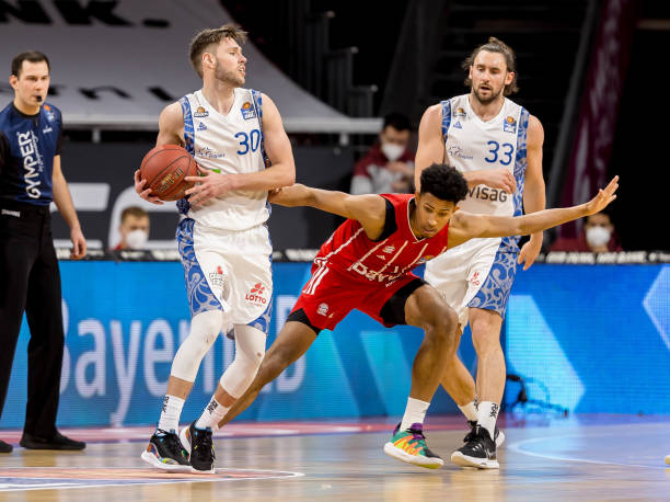 也同样显著 也同样显著