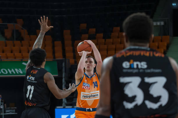 威少依旧保 威少依旧保