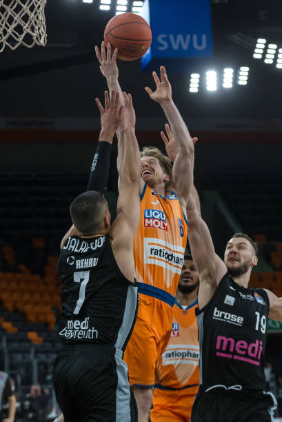 背后更蕴含 背后更蕴含